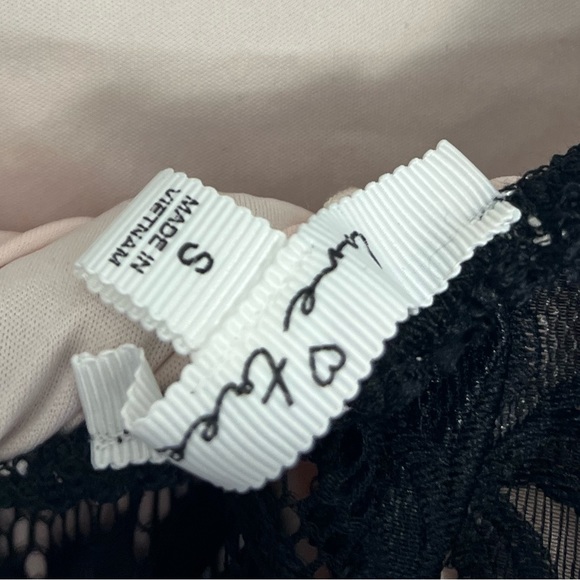 Asymmetrical Black and cream lace halter dress with zip on open back NWT - Picture 5 of 6